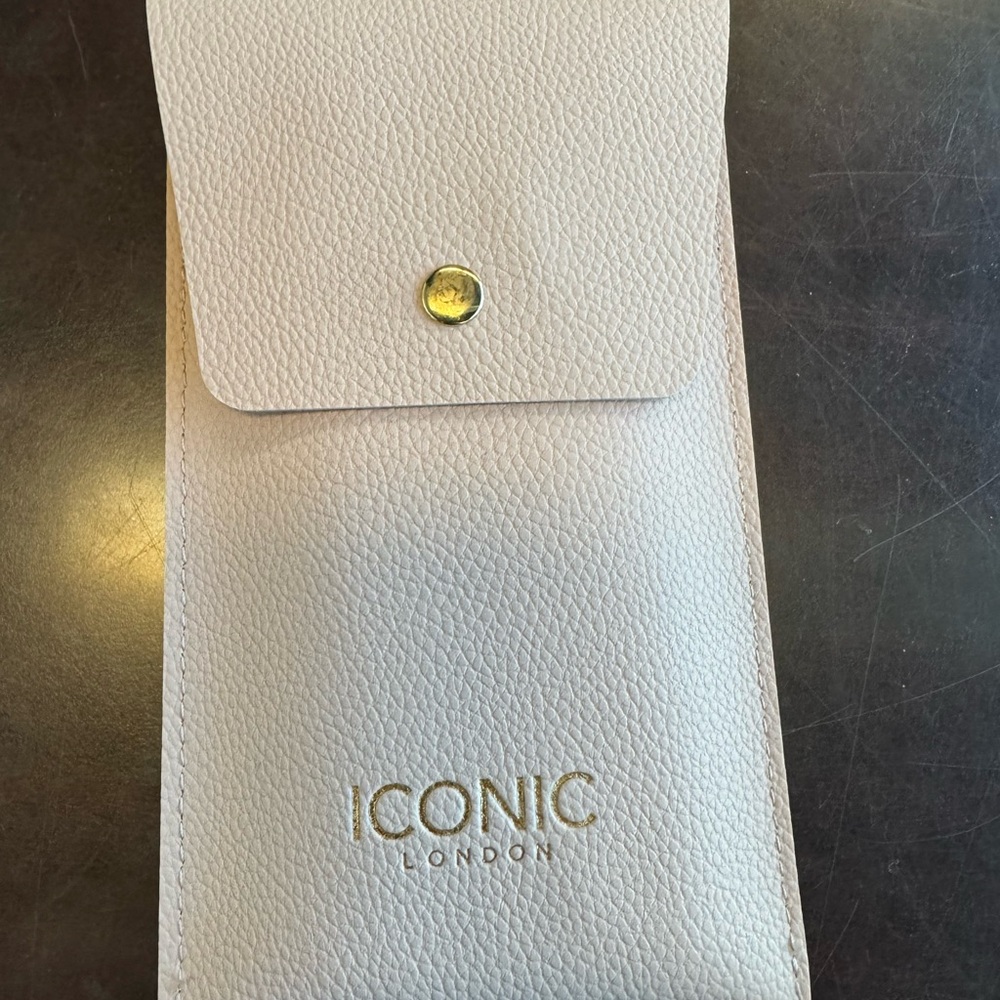 ICONIC London Cream Pouch with Gold Button and 4 Makeup Brushes